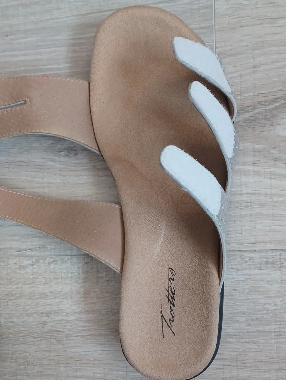 9W Trotters silver sandals. Slip on shoes with adjustable Velcro straps.